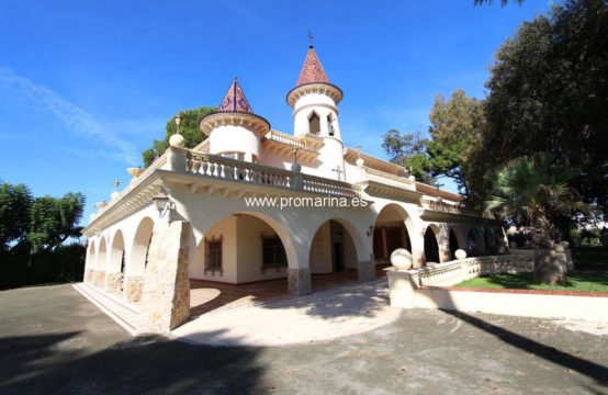 PRO2485<br>This imposing finca is located in Dénia in the area of Las Marinas