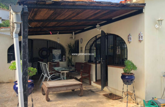 PRO2709A<br>Annual rental of first floor in villa with private pool