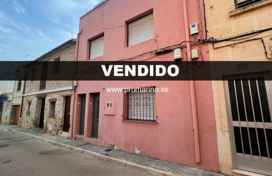 PRO2838<br>Building for sale in the charming old town of Denia, ideal for investment!
