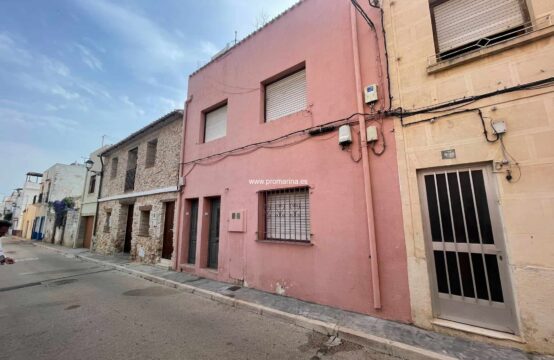 PRO2838<br>Building for sale in the charming old town of Denia, ideal for investment!