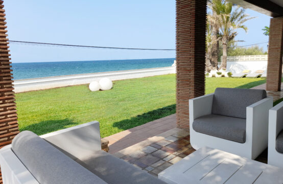 PRO2848<br>Modern front line beach villa for sale